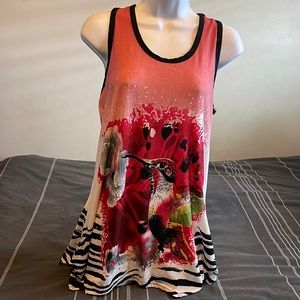 Large top with really pretty design